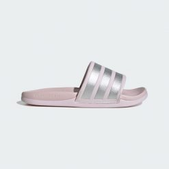 Klapki Adilette Comfort 2.0. Czerwone klapki damskie Adidas, bez wzorów, eleganckie, bez obcasa, bez zapięcia. Za 199.00 zł.