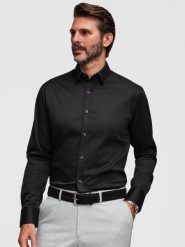 Klasyczna koszula męska SLIM FIT z satynowej tkaniny – czarna V4 - Rozmiar: XL. Czarne koszule męskie Ombre Clothing, m, bez wzorów, z bawełny, biznesowe, bez kołnierzyka, bez ramiączek. W wyprzedaży za 202.99 zł.