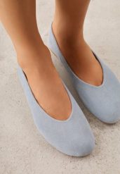 Niebieskie Balerinki z Imitacji Zamszu w Stylu Basic Saraphiele. Niebieskie balerinki damskie Renee, bez wzorów, z jeansu, bez obcasa, bez zapięcia. Za 79.99 zł.