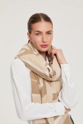 Szalik beżowy. Brązowe szaliki damskie MOODO, bez wzorów, z poliesteru. Za 69.99 zł.