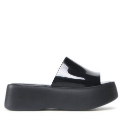 Klapki Melissa. Czarne klapki damskie Melissa, bez wzorów, bez obcasa, bez zapięcia. Za 469.99 zł.