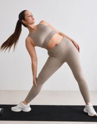 Damskie legginsy bezszwowe, prążkowane, wysoki stan, squat proof ciemna glina. Brązowe legginsy damskie Aim'n, bez wzorów, z dzianiny. Za 254.00 zł.