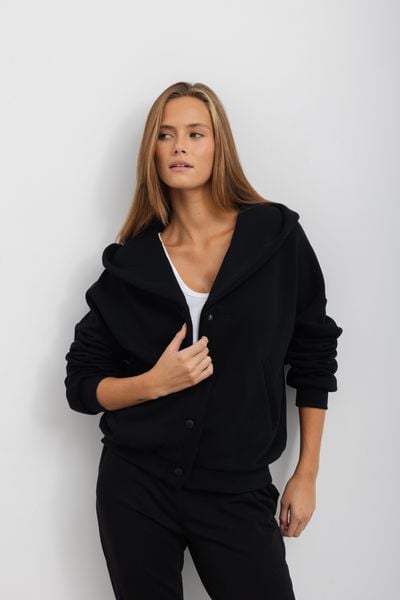 BLUZA LOREN CZARNA S - Flawless. Czarne bluzy damskie Flawless, s, bez wzorów, z bawełny, sportowe, bez ramiączek, bez kaptura. Za 394.00 zł.