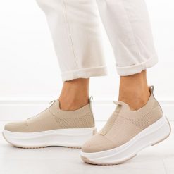Beżowe sportowe buty damskie Filippo Dp7552/26. Brązowe obuwie sportowe damskie Filippo, na lato, bez wzorów, z dresówki, bez zapięcia, trekkingowe. Za 199.00 zł.