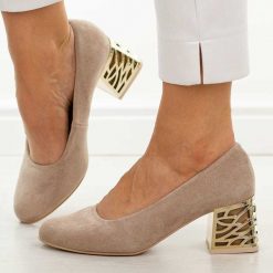 Beżowe zamsz Polskie czółenka damskie Suzana 594. Brązowe czółenka damskie Suzana, na jesień, bez wzorów, z zamszu, eleganckie, z okrągłym noskiem, bez obcasa, na obcasie, bez zapięcia. Za 249.00 zł.