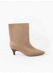 Botki na małym obcasie. Brązowe botki damskie bonprix, bez wzorów, bez obcasa, bez zapięcia. Za 147.99 zł.