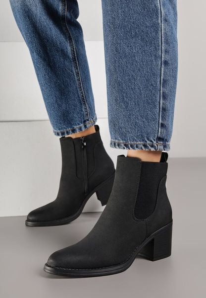 Czarne Botki w Stylu Sztybletów na Słupku Hevea. Czarne botki damskie Born2be, z aplikacjami, z jeansu, biznesowe, bez obcasa, na obcasie, bez zapięcia. Za 129.99 zł.