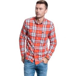 KOSZULA LEE BUTTON DOWN REGULAR LAVA RED L880ZJAF. Czerwone koszule męskie Lee, l, bez wzorów, bez kołnierzyka, bez ramiączek. W wyprzedaży za 69.99 zł.