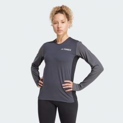 Koszulka z długim rękawem Multi Synthetic Base Layer. Szare bluzki damskie Adidas, m, bez wzorów, sportowe, bez kołnierzyka, bez ramiączek. Za 219.00 zł.