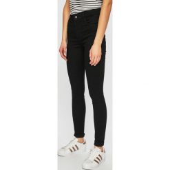 Levi's - Jeansy 720. Czarne jeansy damskie Levi's®, bez wzorów, z bawełny. W wyprzedaży za 259.90 zł.