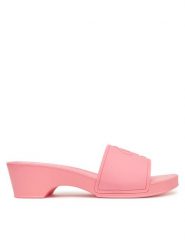 Guess Klapki E5GZ06 BB00F Różowy. Czerwone klapki damskie Guess, z aplikacjami, z tworzywa sztucznego, bez obcasa, bez zapięcia. Za 119.99 zł.