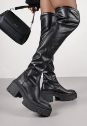 Czarne Wysokie Kozaki Vices z Dopasowaną Cholewką w Stylu Grunge Dillie. Czarne kozaki damskie Born2be, bez wzorów, bez obcasa, na płaskiej podeszwie, bez zapięcia. Za 159.99 zł.