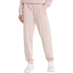 Spodnie Puma Her High Waist Pants Tr Cl, Kobiety. Czerwone spodnie dresowe damskie Puma, bez wzorów, z bawełny, sportowe, długie. Za 175.99 zł.