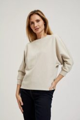 Gładka bluza wkładana przez głowę z rękawami 3/4 beżowa. Brązowe bluzy damskie MOODO, l, bez wzorów, bez ramiączek, bez kaptura. W wyprzedaży za 59.99 zł.