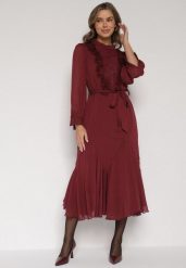 Bordowa Elegancka Sukienka z Bufiastymi Rękawami i Koronkowymi Falbankami Sewlina. Czerwone sukienki damskie Born2be, do pracy, l, bez wzorów, z koronki, biznesowe, bez kołnierzyka, bez ramiączek, maxi. Za 159.99 zł.