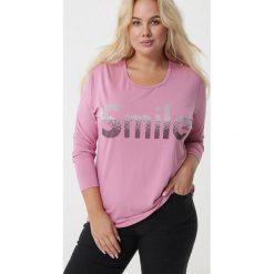 Ciemnoróżowa Bluzka Miandetta. Czerwone bluzki damskie Born2be, xl, bez wzorów, z dzianiny, klasyczne, bez kołnierzyka, bez ramiączek. Za 69.99 zł.