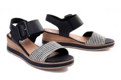 RIEKER REMONTE D6453-01 black combination, sandały damskie. Czarne sandały damskie Rieker Remonte, bez wzorów, bez obcasa, na koturnie, bez zapięcia. Za 279.92 zł.