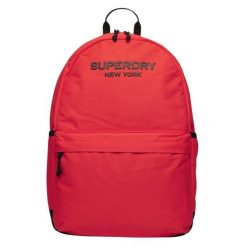 Plecak miejski Superdry City Montana. Czerwone plecaki męskie Superdry, bez wzorów, z poliesteru. W wyprzedaży za 143.00 zł.