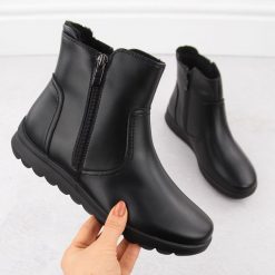 Skórzane botki damskie na suwak czarne FIlippo DBT6630. Czarne botki damskie Filippo, bez wzorów, z futra, bez obcasa, bez zapięcia. Za 161.99 zł.