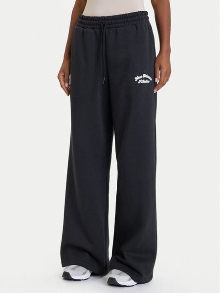 New Balance Spodnie dresowe WP53902 Czarny Relaxed Fit. Czarne spodnie dresowe damskie New Balance, bez wzorów, z bawełny. Za 209.99 zł.