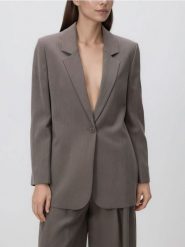 Marynarka z wiskozą - beżowy. Brązowe marynarki i żakiety damskie Reserved, bez wzorów, z tkaniny, bez kołnierzyka, bez ramiączek. Za 229.99 zł.