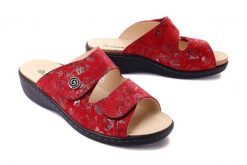 DR. BRINKMANN 700412-04 rot, klapki damskie. Czerwone klapki damskie Dr. Brinkmann, na lato, bez wzorów, ze skóry, bez obcasa, bez zapięcia. Za 339.90 zł.