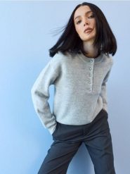 Sweter chunky z ozdobnymi guzikami i domieszką wełny - szary. Szare swetry nierozpinane damskie Sinsay, l, bez wzorów, z wełny, bez kołnierzyka, bez ramiączek. Za 49.99 zł.