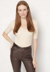 Beżowa Prążkowana Bluzka z Dekoltem w Serek Unenisa. Brązowe bluzki damskie Born2be, l, bez wzorów, z jeansu, bez kołnierzyka, bez ramiączek. Za 49.99 zł.