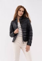 Kurtka pikowana casual J-COMO. Czarne kurtki sportowe damskie Volcano, l, bez wzorów, z materiału, bez ramiączek, bez kaptura. Za 289.99 zł.