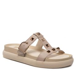 Klapki Nessi. Brązowe klapki damskie Nessi, bez wzorów, bez obcasa, bez zapięcia. Za 299.99 zł.