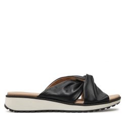 Klapki Caprice. Czarne klapki damskie Caprice, bez wzorów, bez obcasa, bez zapięcia. Za 279.99 zł.