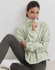 Damska kurtka polarowa na zamek Fleece Zip pistacjowa. Zielone kurtki sportowe damskie Aim'n, l, bez wzorów, z materiału, bez ramiączek, bez kaptura, trekkingowe. Za 433.00 zł.
