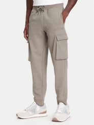 Guess Spodnie dresowe Z4YB08 KAIJ1 Khaki Regular Fit. Brązowe spodnie sportowe męskie Guess, m, z aplikacjami, z bawełny. Za 239.99 zł.