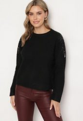 Czarny Sweter z Wełną i Aplikacjami na Ramionach Gebirae. Czarne swetry nierozpinane damskie Born2be, z aplikacjami, z jeansu, eleganckie, bez kołnierzyka, bez ramiączek. Za 109.99 zł.