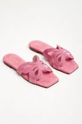 Klapki damskie skórzane BLUGIRL BLUMARINE. Klapki damskie Blugirl Blumarine, bez wzorów, bez obcasa, bez zapięcia. W wyprzedaży za 831.57 zł.