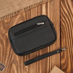 Saszetka męska skórzana do ręki czarna pojemna klasyczna Abruzzo ABR-29. Czarne saszetki i nerki męskie bez wzorów, ze skóry. Za 109.00 zł.