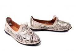 COMFORTABEL 830047-08 beige, półbuty damskie. Brązowe półbuty damskie Comfortabel, na lato, w ażurowe wzory, ze skóry, bez obcasa, bez zapięcia. Za 229.42 zł.