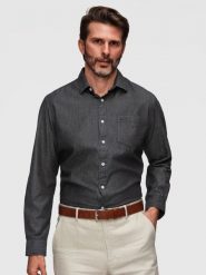 Męska jeansowa koszula z haftowaną kieszonką – czarna V2. Czarne koszule męskie Ombre Clothing, m, z aplikacjami, z denimu, eleganckie, bez kołnierzyka, bez ramiączek. W wyprzedaży za 146.99 zł.