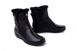 CAPRICE 9-26408-41 022 black nappa, botki damskie. Czarne botki damskie Caprice, na zimę, bez wzorów, bez obcasa, bez zapięcia. Za 499.90 zł.