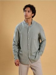 Koszula z domieszką lnu - zielony. Zielone koszule męskie Sinsay, l, bez wzorów, bez kołnierzyka, bez ramiączek. Za 69.99 zł.