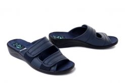 Adanex 30277 SIK17YN granatowy, klapki damskie. Niebieskie klapki damskie Adanex, bez wzorów, bez obcasa, na koturnie, bez zapięcia. Za 113.90 zł.