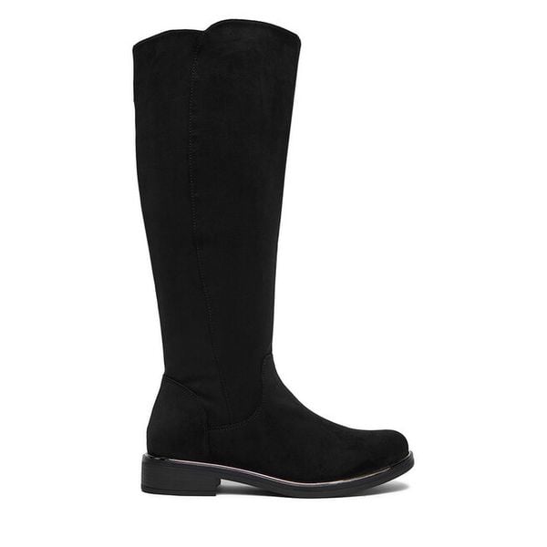 Kozaki Clara Barson. Czarne kozaki damskie Clara Barson, bez wzorów, bez obcasa, na płaskiej podeszwie, bez zapięcia. Za 139.99 zł.