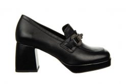 Czółenka Bayla-159 4708 076-P Czarny Lico 159160, Skóra naturalna - 36. Czarne czółenka damskie Bayla, bez wzorów, ze skóry, eleganckie, bez obcasa, na platformie, bez zapięcia. W wyprzedaży za 314.10 zł.