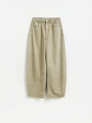 Jeansy barrel leg - zielony. Zielone jeansy damskie Reserved, bez wzorów, z bawełny. Za 129.99 zł.