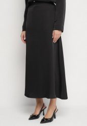 Czarna Satynowa Spódnica z Wiskozą o Rozkloszowanym Kroju Polavia. Czarne spódnice damskie Born2be, na co dzień, l, bez wzorów, z materiału, eleganckie, maxi, koszulowe. Za 99.99 zł.