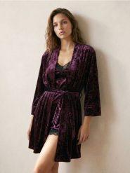 Jednolity szlafrok kimono - bordowy. Czerwone szlafroki damskie Sinsay, l, bez wzorów, bez ramiączek, bez kaptura. Za 59.99 zł.