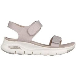 Sandały sportowe Skechers Czarny. Czarne sandały damskie Skechers, bez wzorów, z gumy, bez obcasa, bez zapięcia. Za 249.99 zł.