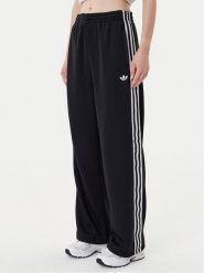 Adidas Spodnie dresowe adicolor Firebird JV7525 Czarny Regular Fit. Czarne spodnie dresowe damskie Adidas, bez wzorów, z dresówki. Za 269.99 zł.