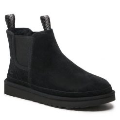 Sztyblety Ugg. Czarne botki męskie UGG, bez wzorów, bez obcasa, bez zapięcia. Za 729.99 zł.