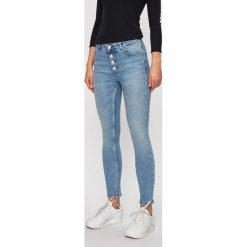 Review - Jeansy. Niebieskie jeansy damskie Review, bez wzorów, z bawełny. W wyprzedaży za 139.90 zł.